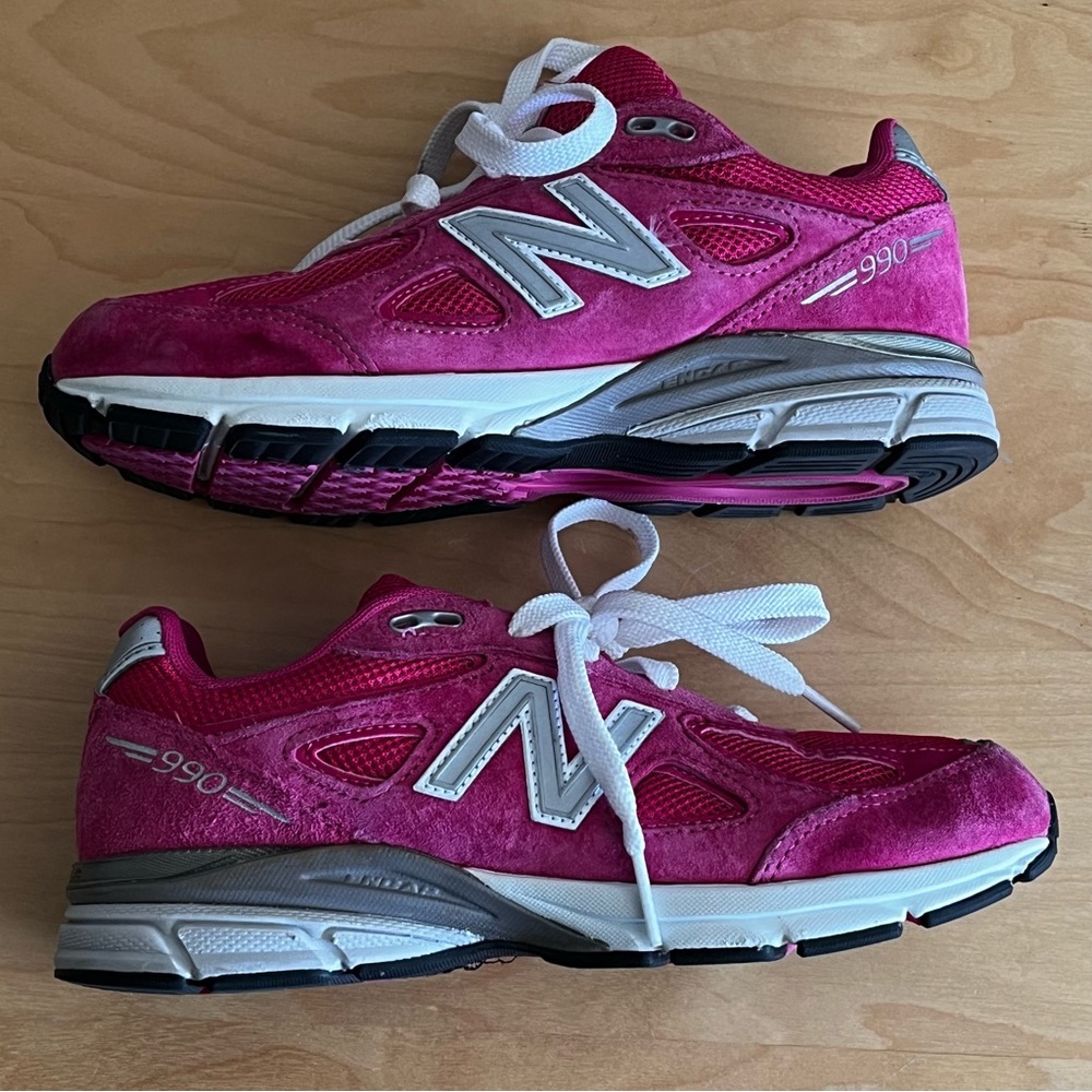 New Balance 990 Breast Cancer Awareness Edition in Pink - Size 4